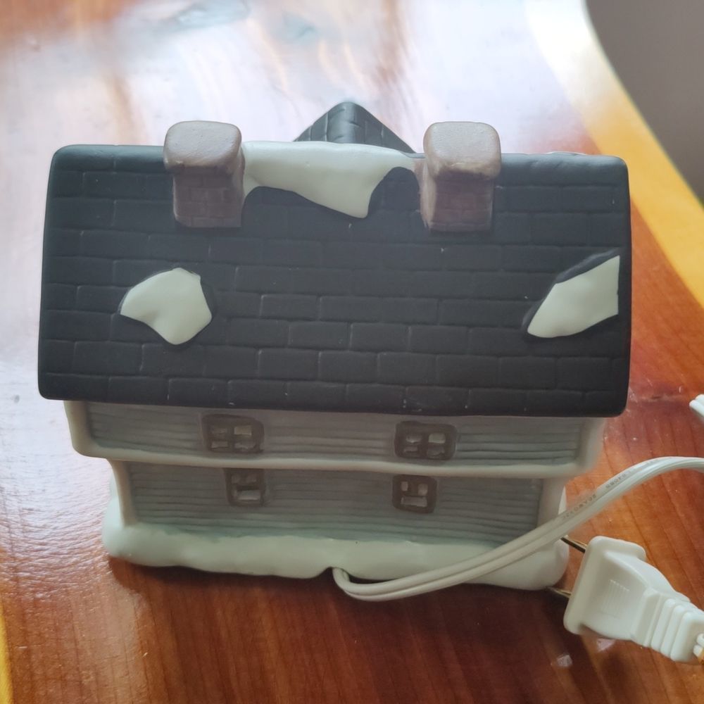Watkins Village House light up figurine - Picture 4 of 4